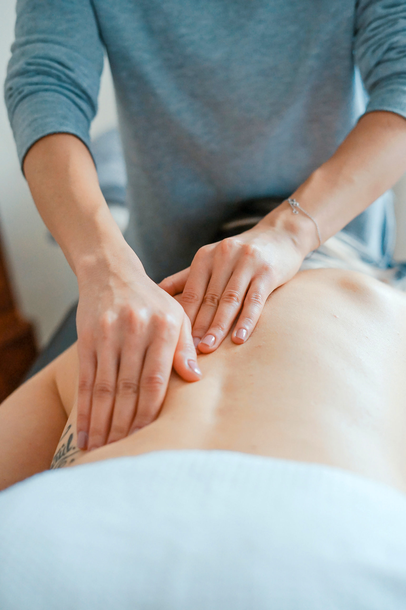 Schönheit, Gesundheit und Pflege gehen bei den ganzheitlichen Behandlungen Hand in Hand