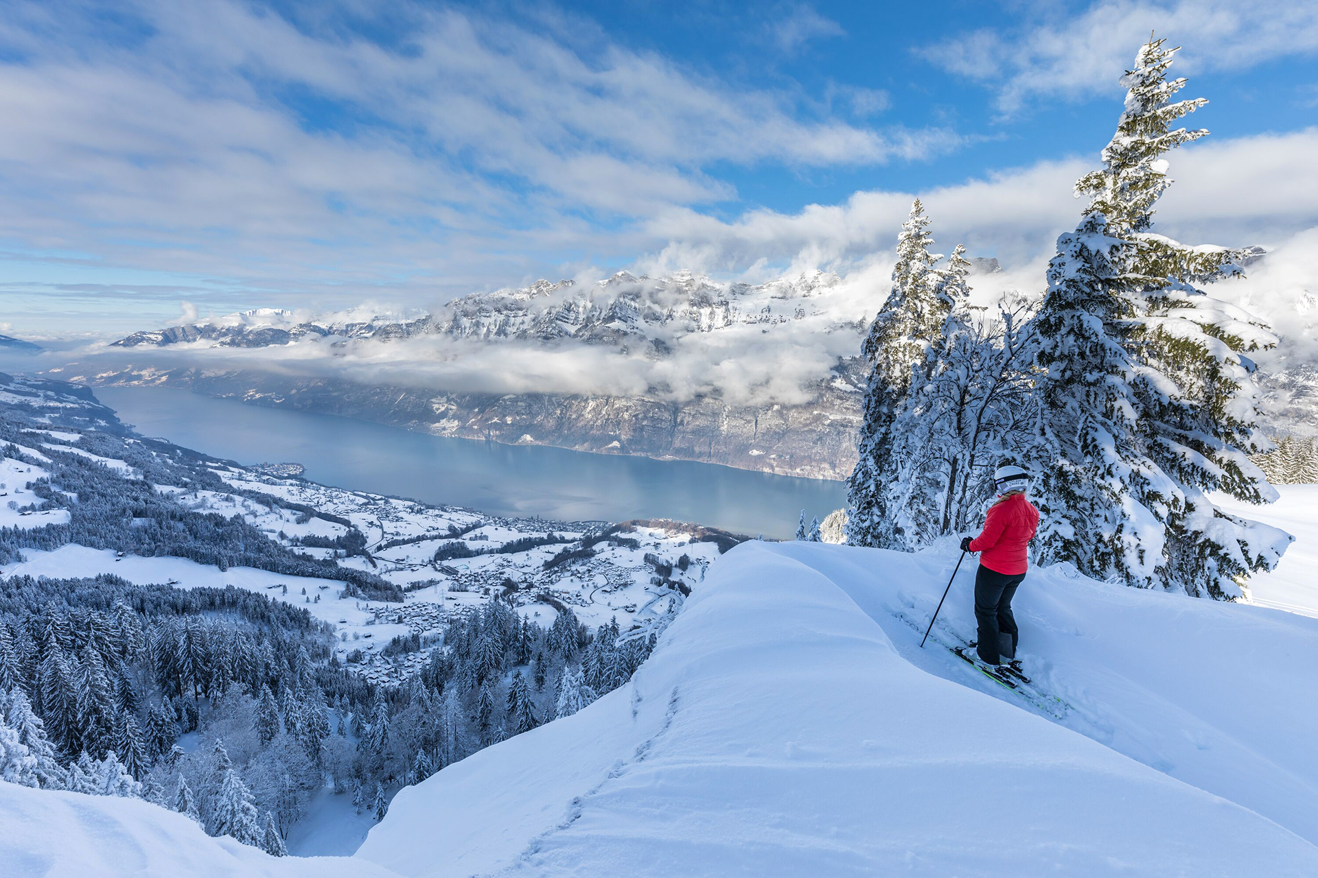 Der Blick auf den winterlichen Walensee öffnet nicht nur Skifahrern die Seele | Foto: Thomas Kessler Visuals